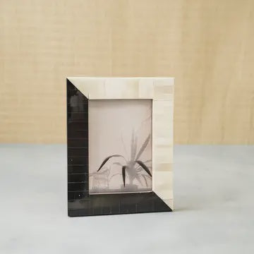 B&W 5x7 frame